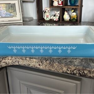 Vintage Pyrex Snowflake Garland Lasagna Pan (Model #933)